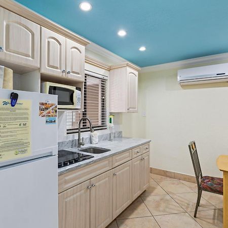 Bayview Plaza Waterfront Resort St. Pete Beach Room photo