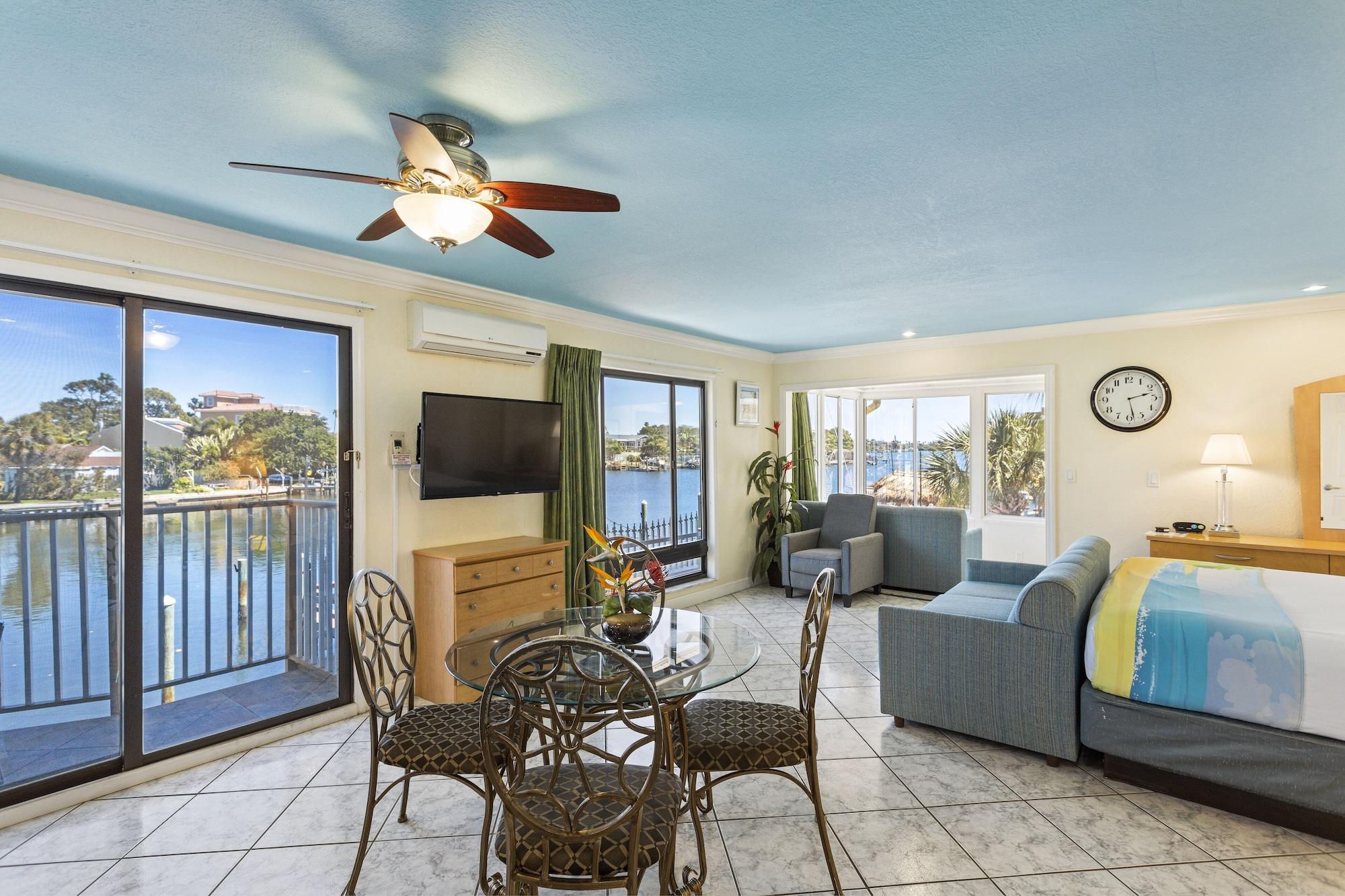 Bayview Plaza Waterfront Resort St. Pete Beach Exterior photo