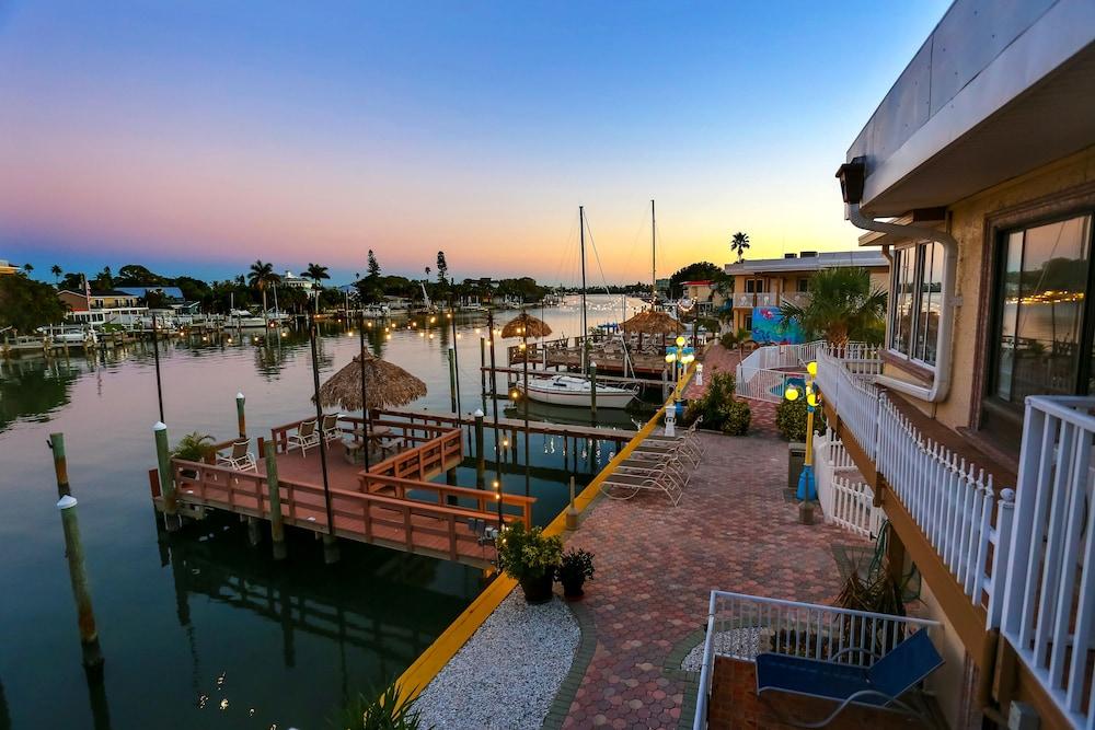 Bayview Plaza Waterfront Resort St. Pete Beach Exterior photo