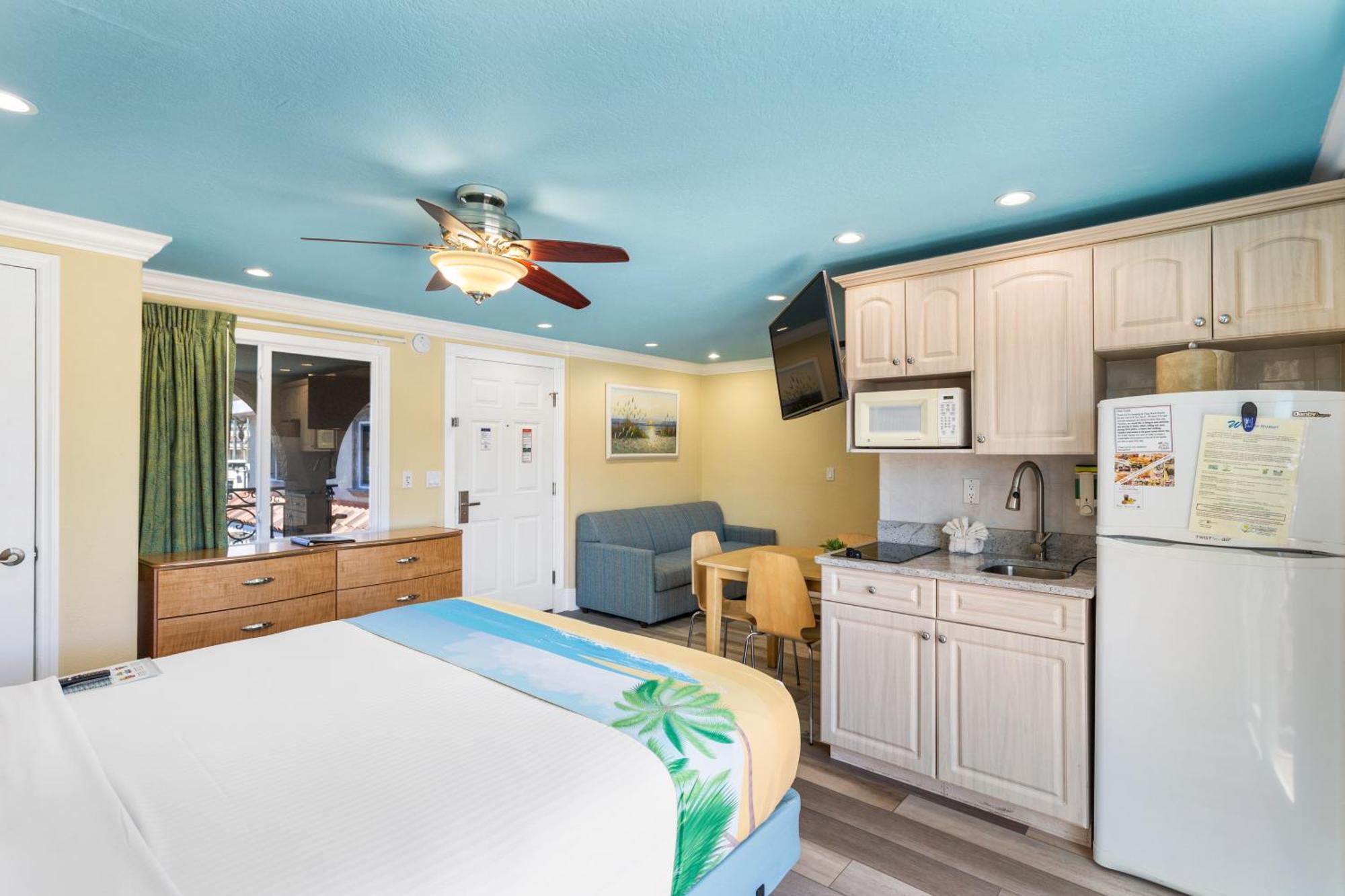 Bayview Plaza Waterfront Resort St. Pete Beach Room photo