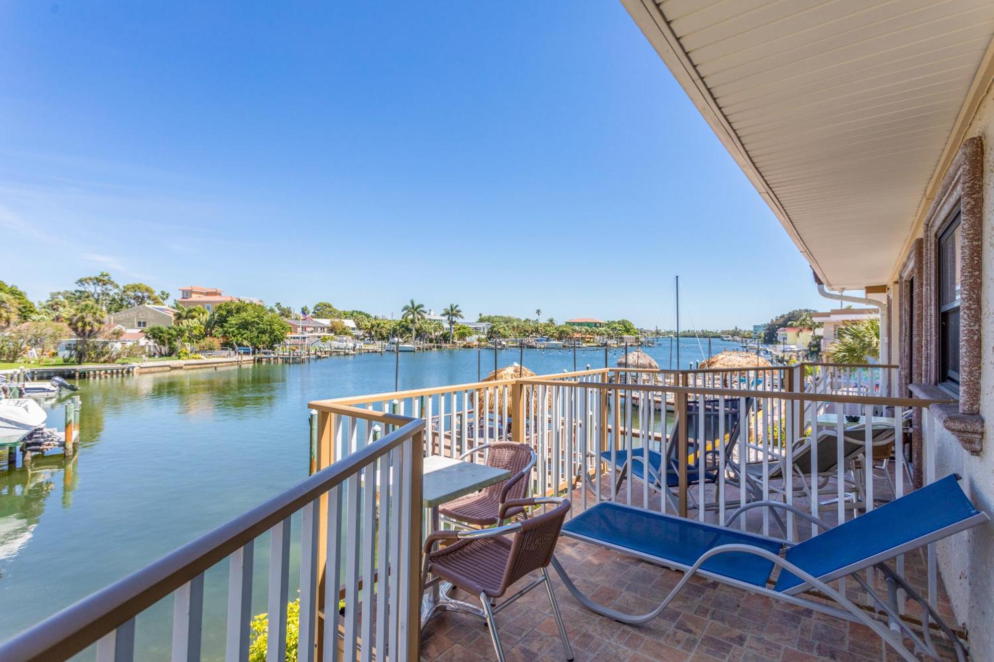 Bayview Plaza Waterfront Resort St. Pete Beach Room photo