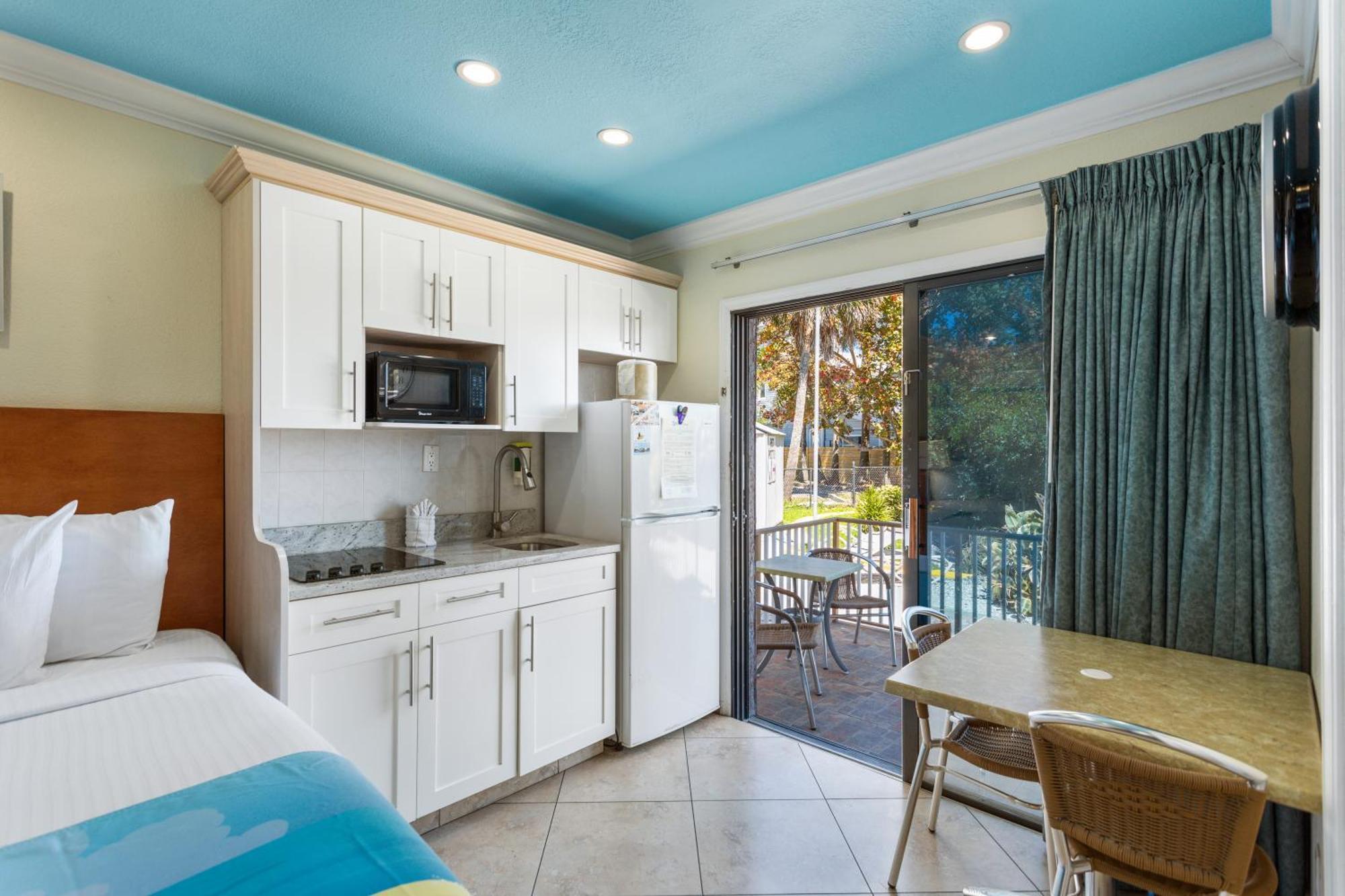 Bayview Plaza Waterfront Resort St. Pete Beach Room photo