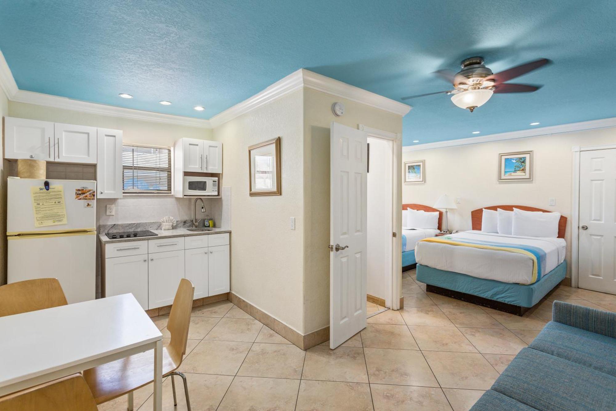 Bayview Plaza Waterfront Resort St. Pete Beach Room photo