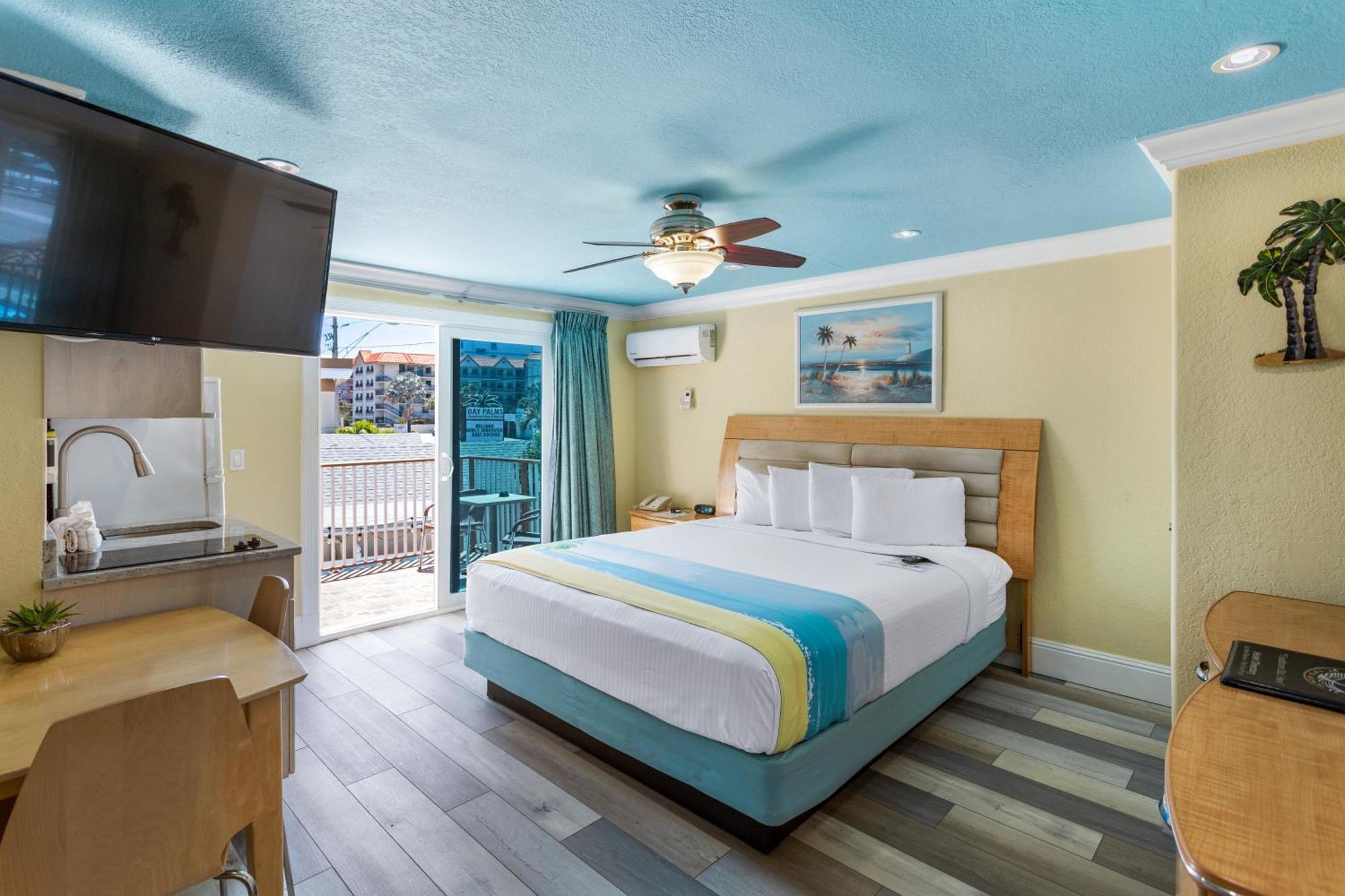 Bayview Plaza Waterfront Resort St. Pete Beach Room photo