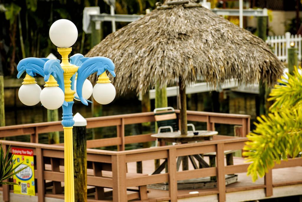 Bayview Plaza Waterfront Resort St. Pete Beach Exterior photo