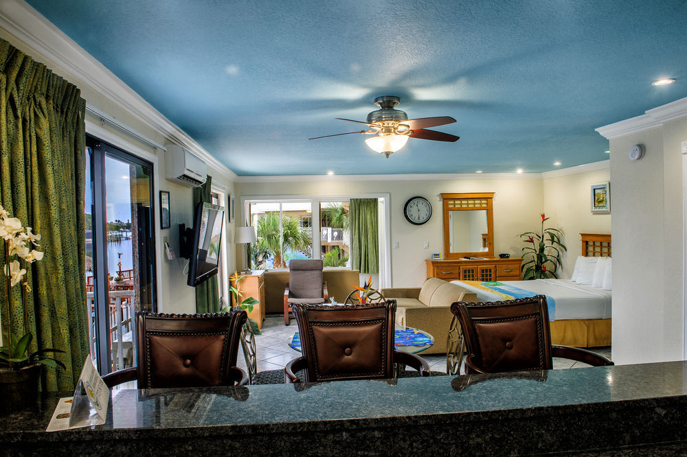 Bayview Plaza Waterfront Resort St. Pete Beach Exterior photo
