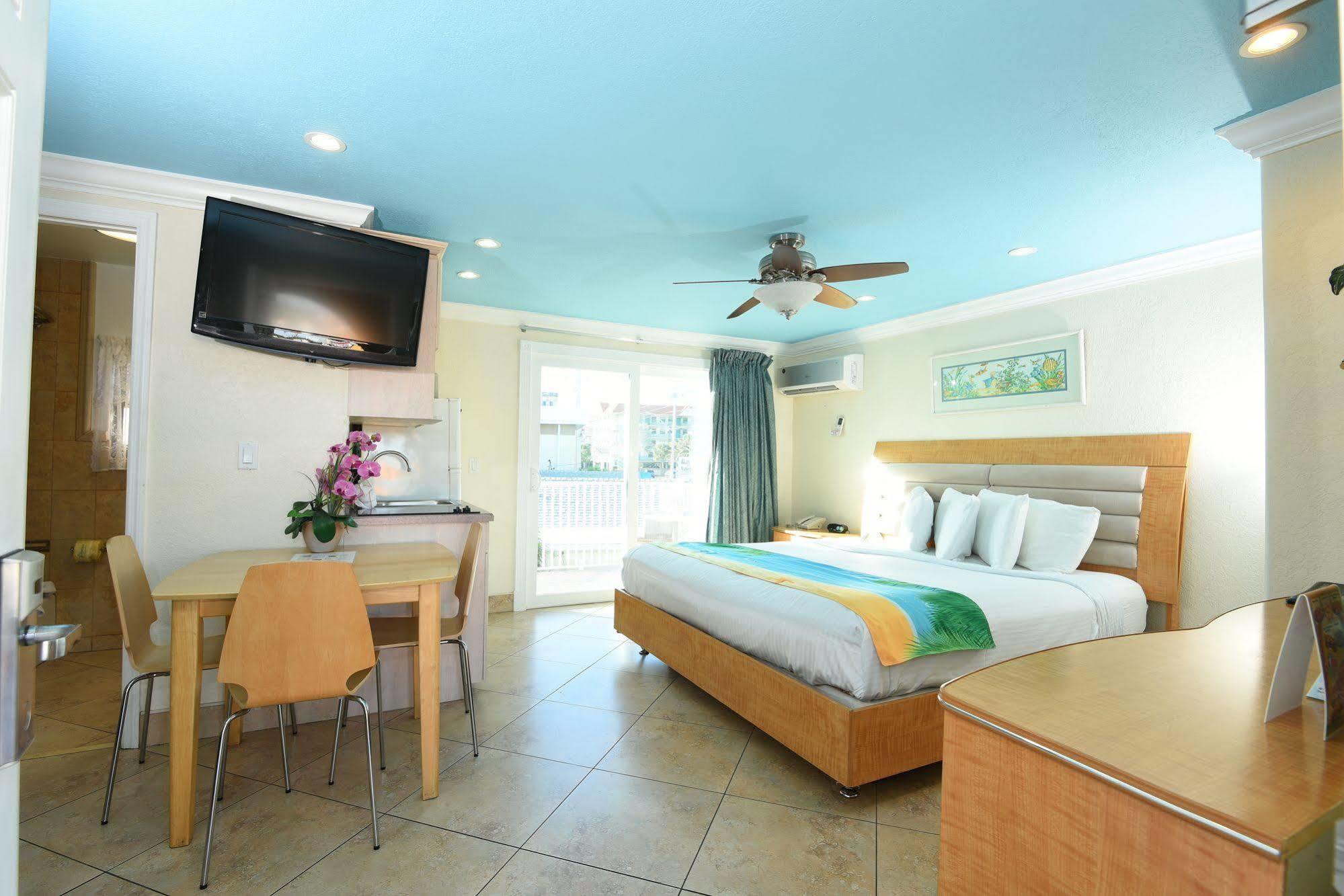 Bayview Plaza Waterfront Resort St. Pete Beach Exterior photo