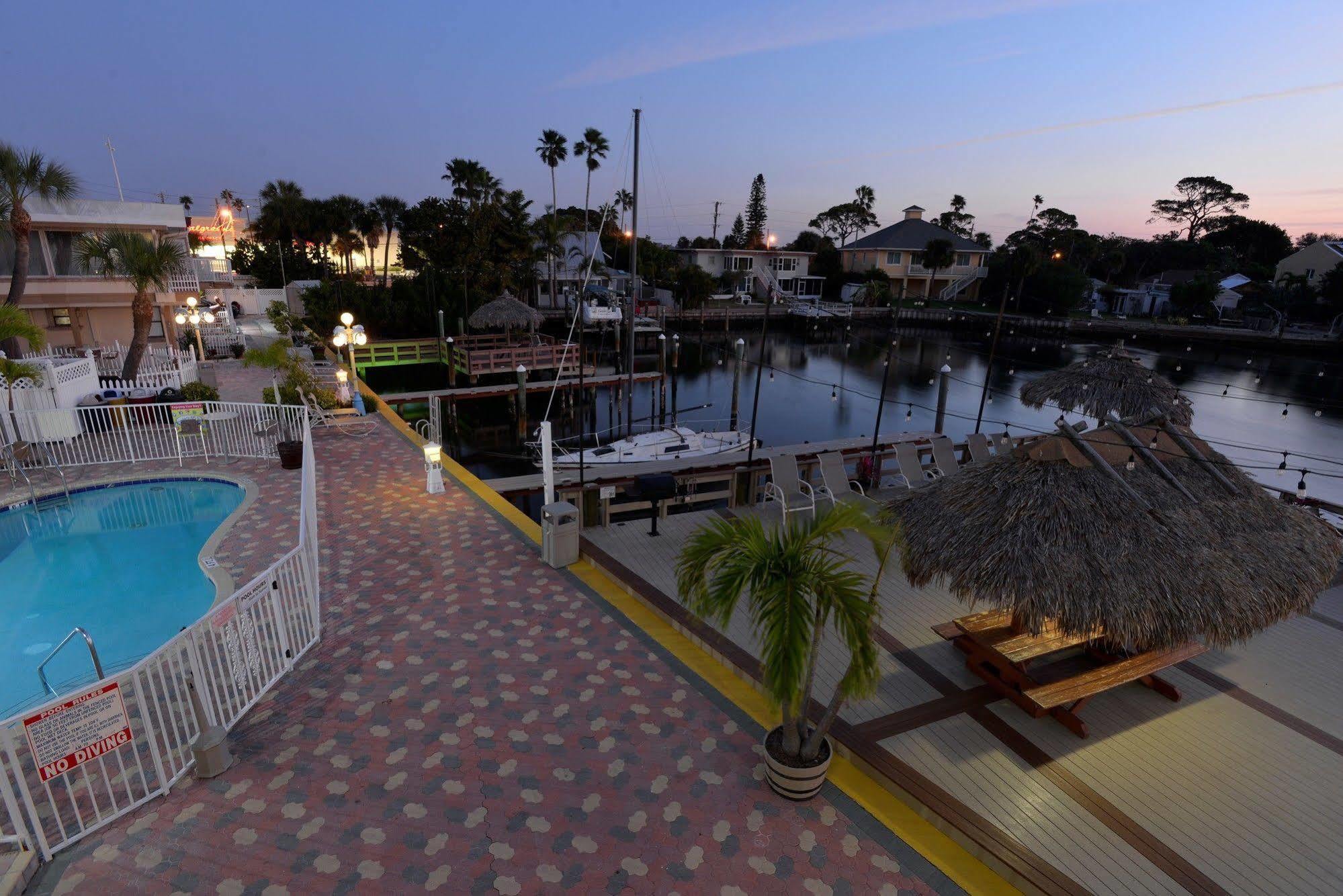 Bayview Plaza Waterfront Resort St. Pete Beach Exterior photo