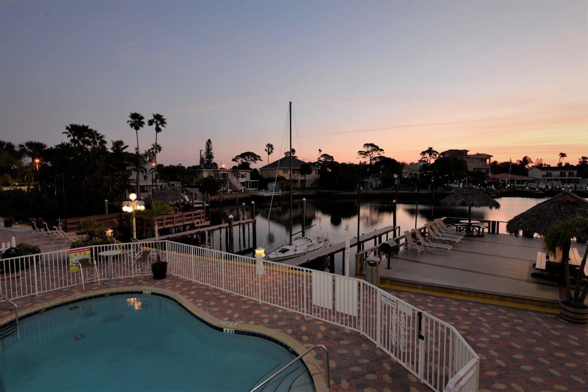 Bayview Plaza Waterfront Resort St. Pete Beach Exterior photo