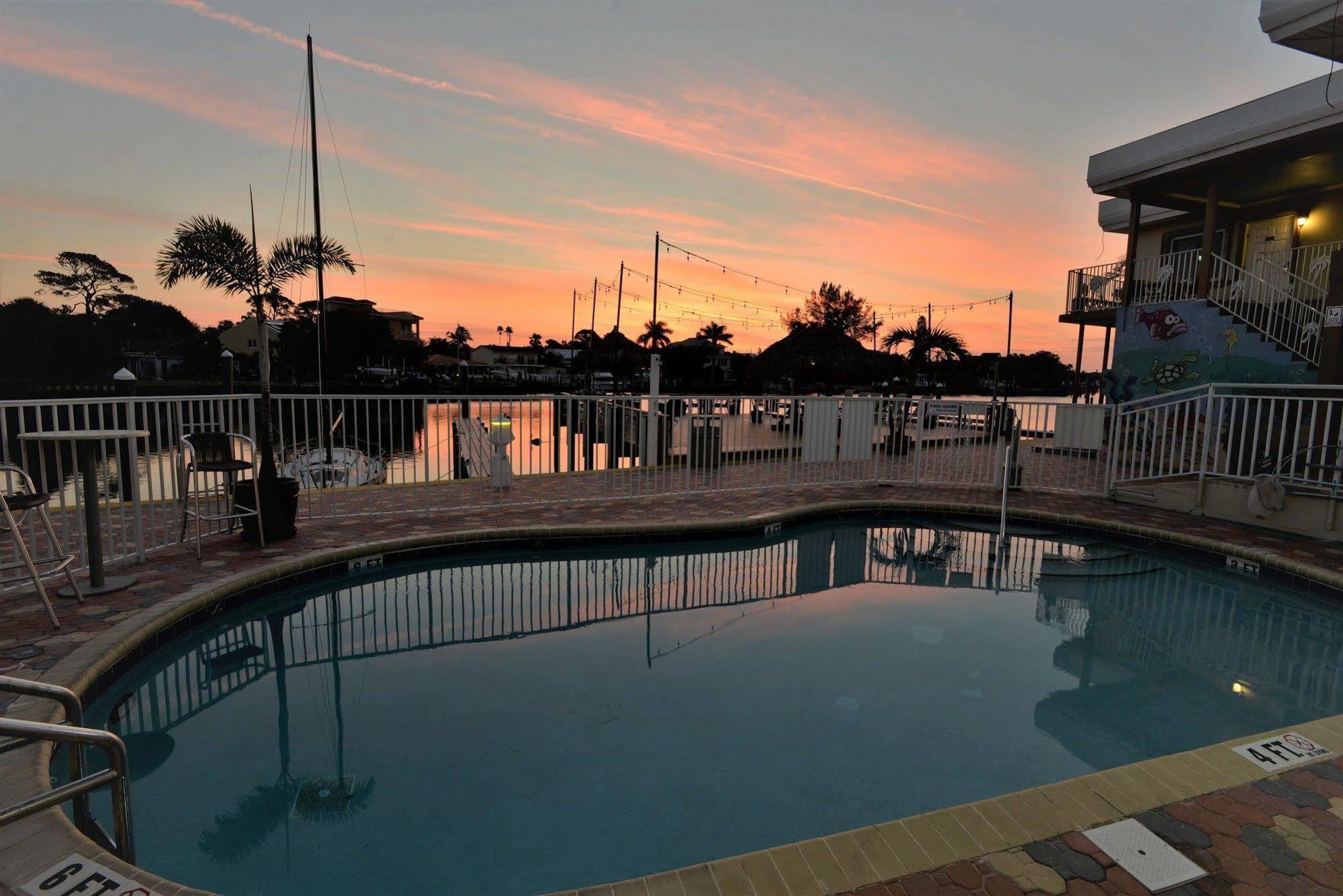 Bayview Plaza Waterfront Resort St. Pete Beach Exterior photo