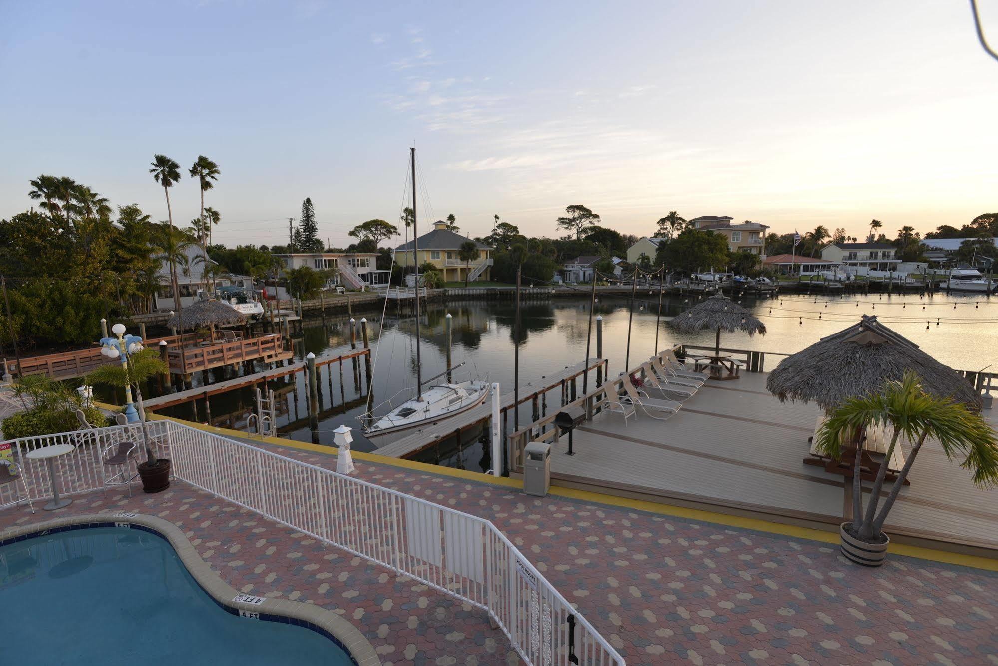 Bayview Plaza Waterfront Resort St. Pete Beach Exterior photo