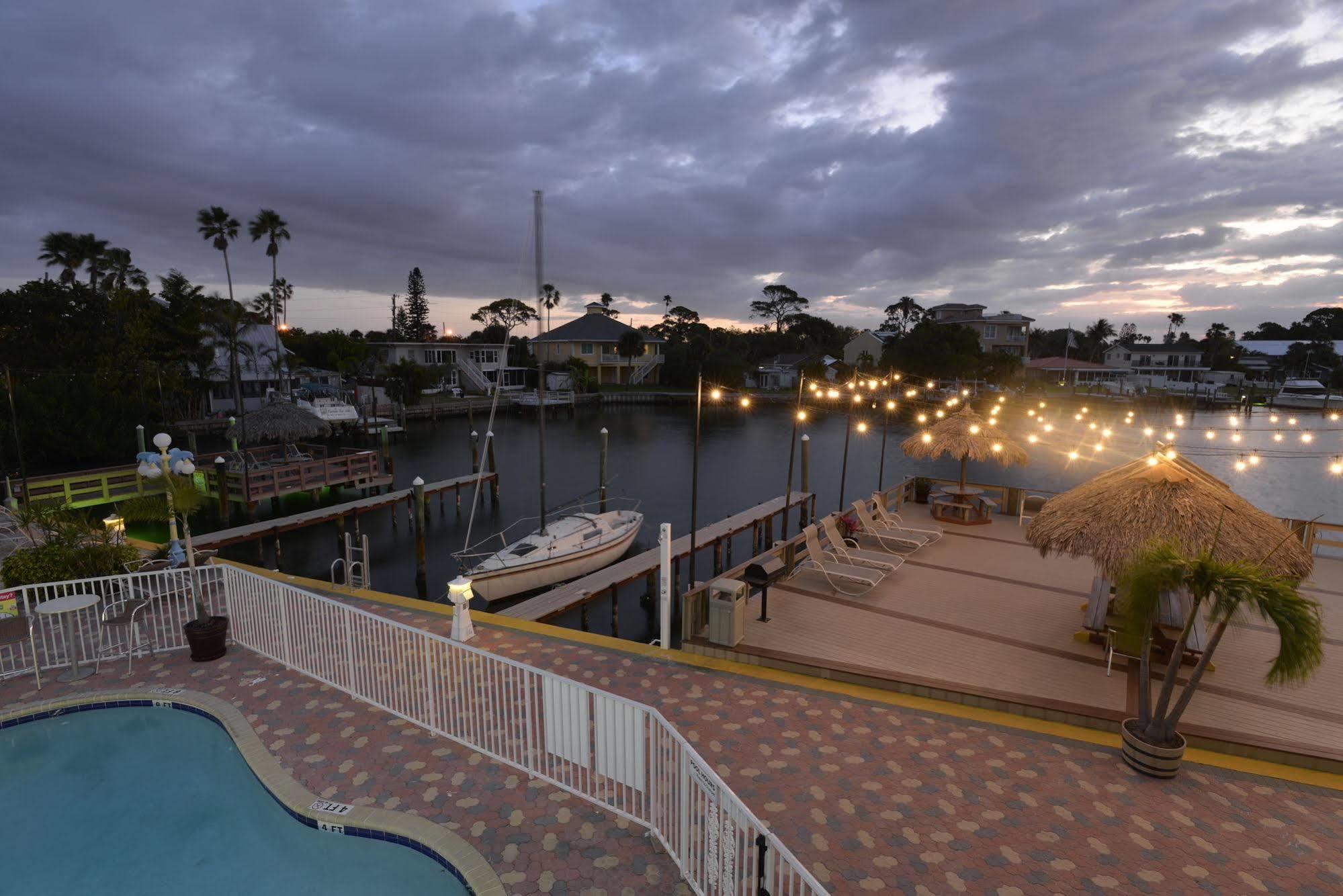 Bayview Plaza Waterfront Resort St. Pete Beach Exterior photo